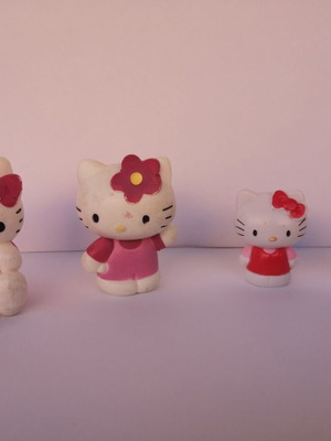 4 μινιατουρες Hello Kitty πακετο