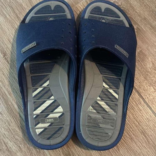 Children's slippers like new, size 34, black and blue