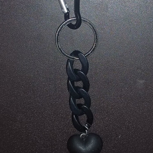 Keychain with black carabiner, acrylic chain and matte heart