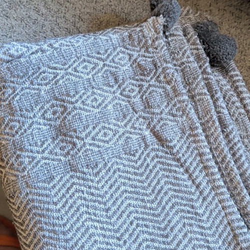Throw blanket new, 160x220 cm, gray geometric pattern with tassels