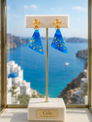 Χειροποίητα σκουλαρίκια γαλάζιο του Αιγαίου από υγρό γυαλί και φύλλο χρυσού