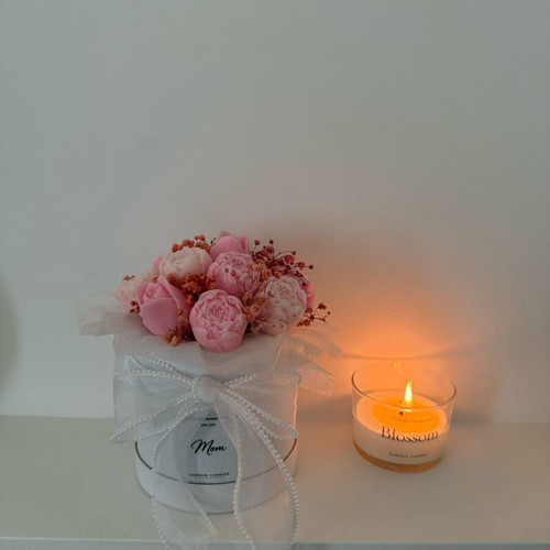 Soy Wax Candle Bouquet new, aromatic wax melts option