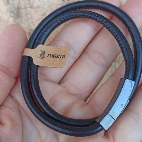 Leather bracelet with stainless steel details black new