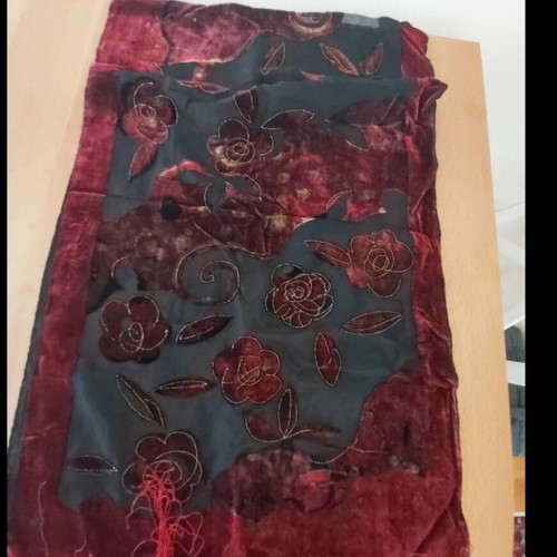 Scarf new, red velvet with thread embroidery