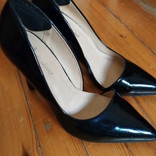Black pumps new, size 38
