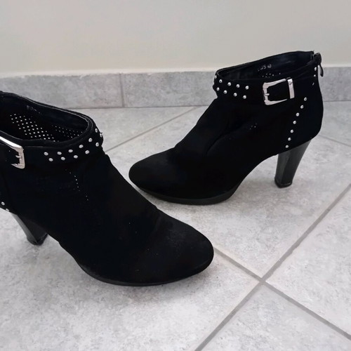 Women's ankle boots used with studs and buckle, size 41