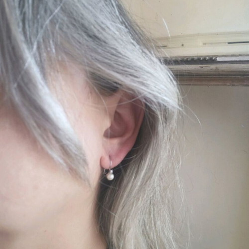 White gold, natural pearl