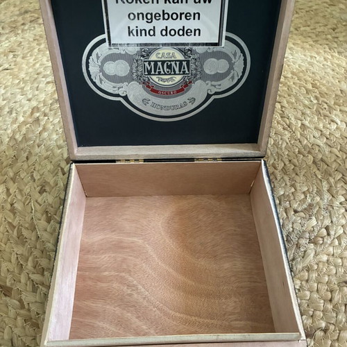 Casa Magna Oscuro Toro collectible cigar box like new