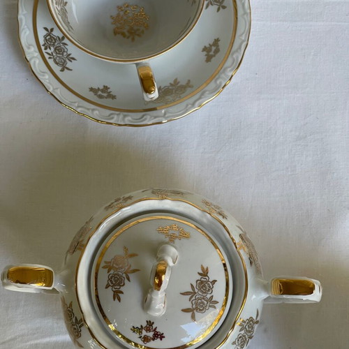 Kahla Germany 1960s tea set new, white with gold roses