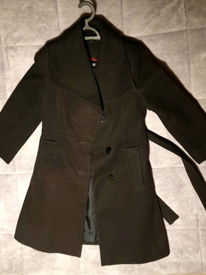 Coat with belt and wool with collar and long sleeve