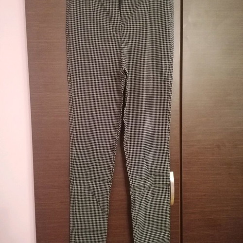 Pants like new, size M, black and white