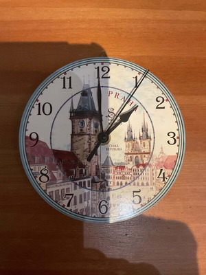 Praga battery wall clock like new, analog, 15 cm diameter
