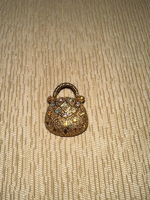 Vintage gold-plated handbag brooch like new