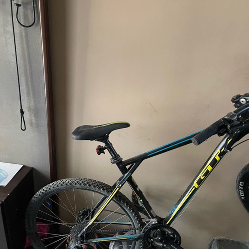 GT Avalanche 27.5 Mountain Bike like new, disc brakes, front suspension