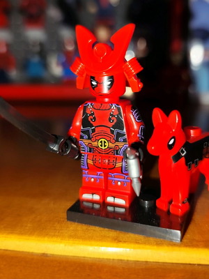 Samurai Deadpool like new with stand and accessories