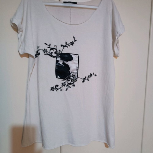 White Anel short-sleeve blouse with black embroidered print like new