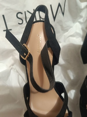 Black pumps new, size 39