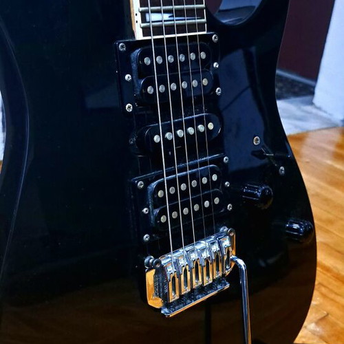 Ibanez Black Knight electric guitar like new with case