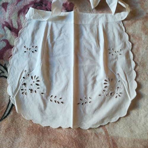 Kitchen apron new with cutwork embroidery machine-made