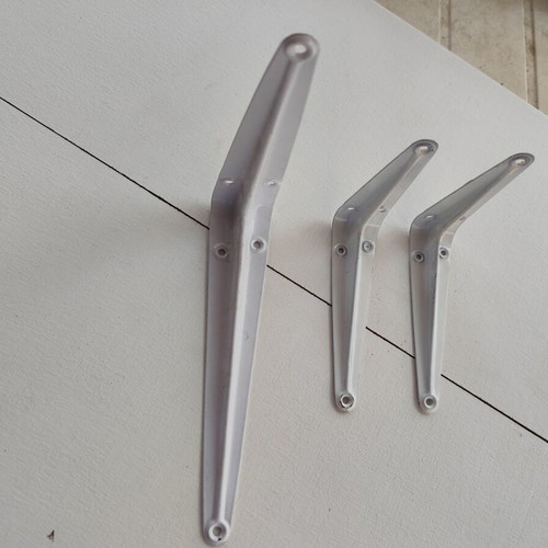 Metal shelf brackets with ribbing, white, set of 3