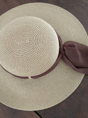 Sunhat with wide brim and chiffon trim in beige and brown. Never worn.