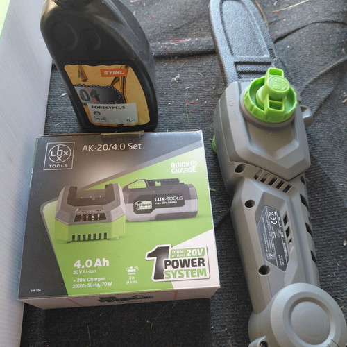 Lux Pole Saw new with 4Ah battery and 1L oil
