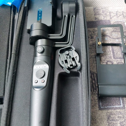 Flowmotion mobile phone stick in excellent condition with 2 batteries