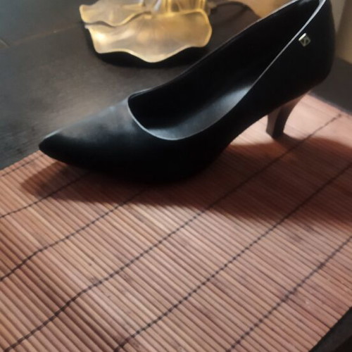 Piccadilly pumps size 39 like new, black, comfortable