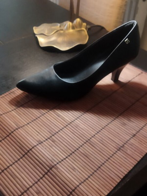 Piccadilly pumps size 39 like new, black, comfortable