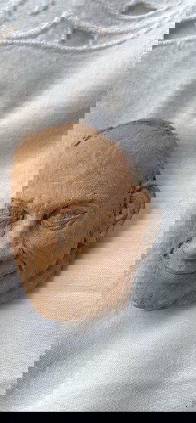 Πρόσωπο φτιαγμένο από πηλό.Παλαιο κομμάτι