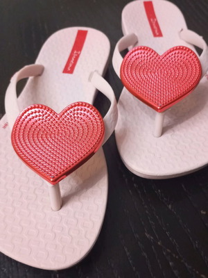 Ipanema girls' slippers like new, size 31/32, beige and red