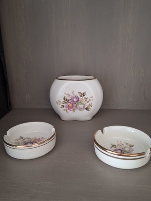 Ceramic set of three pieces with handpainted gold leaf decoration, 1960s