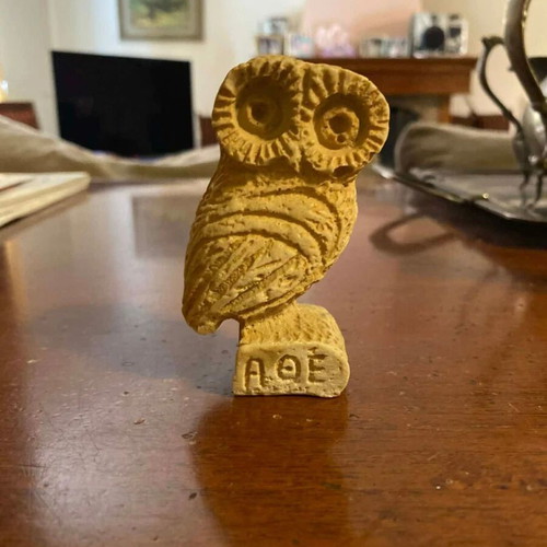 Owl statue like new