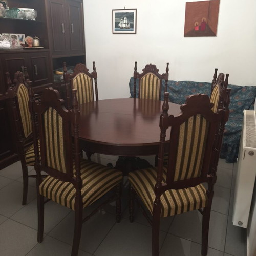 Round Dining Table with Its Chairs