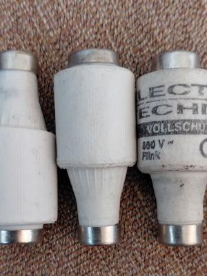 3 fuses 20A, new