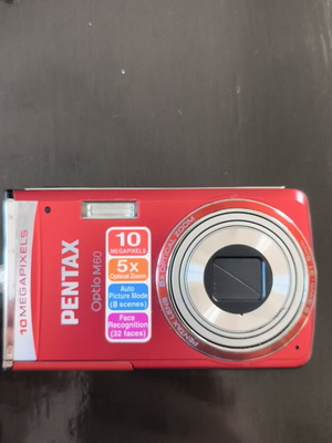 Pentax digital camera 10 megapixel 5× like new with case and stand