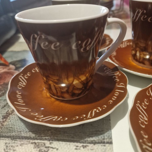 Coffee cups set of 4 like new, brown with saucers