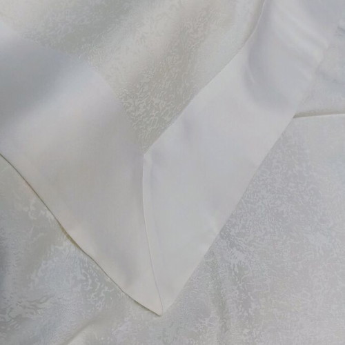 Tablecloth set 5 pieces new, jacquard with satin border, of white