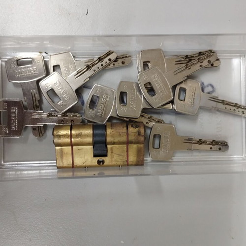 Security lock with 10 keys like new