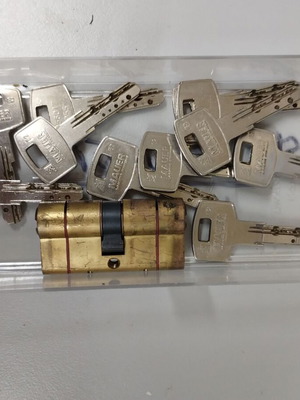 Security lock with 10 keys like new