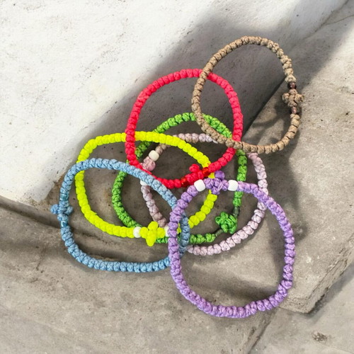 Handmade wrist komboskinias like new, pack of 8, modern colors