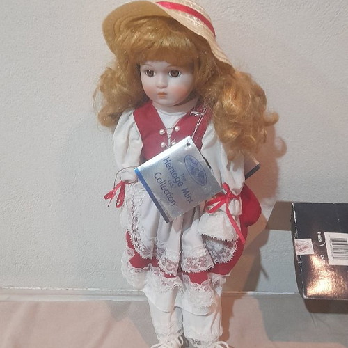 Porcelain doll The Haritage Mint Collection new