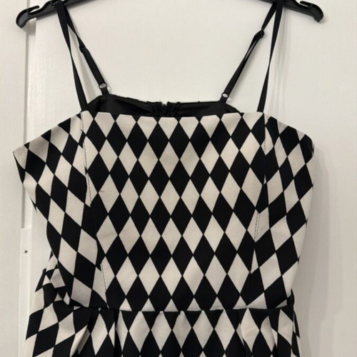 Women's blouse with rhombus pattern used, black straps