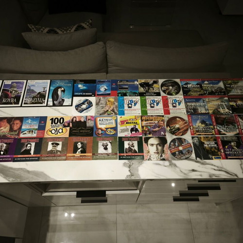 Collection of 123 DVDs like new, pack with movies and documentaries