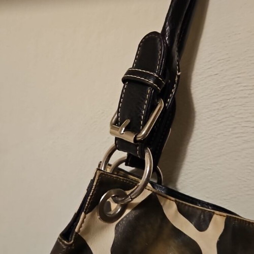 Hunter shoulder bag with giraffe print used