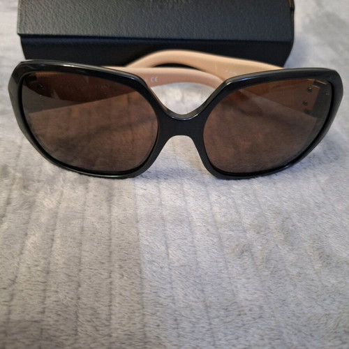 Burberry women's sunglasses like new, black and beige