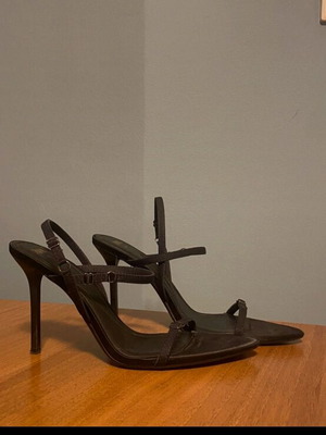 Zara sandals like new, size 40, narrow fit
