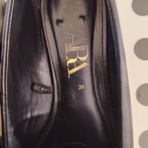Zara leather loafers size 39, very good condition, black with gold details