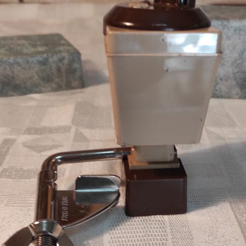 Sharpener for mechanical pencils used, made in ITALY with support base