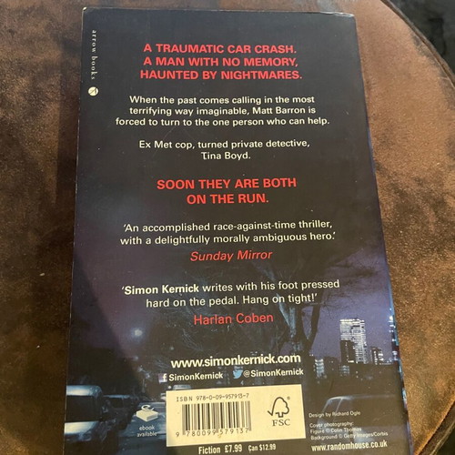 The Final Minute by Simon Kernick thriller book like new, English edition